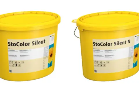 Dwa żółte wiadra z farbą akustyczną StoColor Silent i StoColor Silent N.