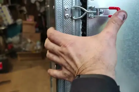 Jak zbudować piec do malowania proszkowego? Poradnik DIY